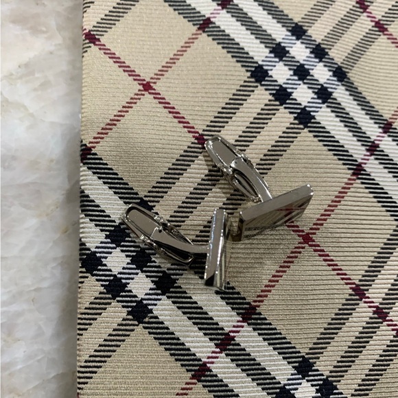 Burberry Tie and cuff links - Picture 4 of 6
